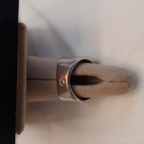 Guess Multi Blue Rhinestones Ring - Picture 3 of 5